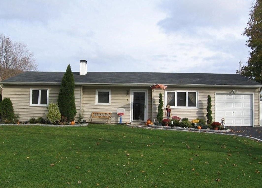 Building Photo - 19 Shamrock Ln