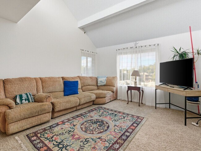 Building Photo - Unique fully furnished one bedroom condo i...