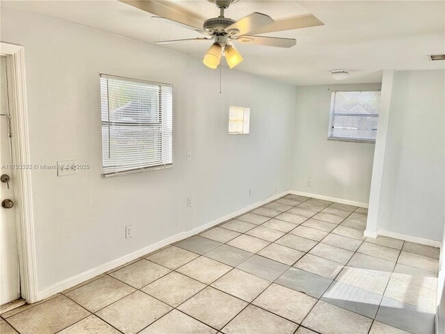 Building Photo - 4472 SW 50th St