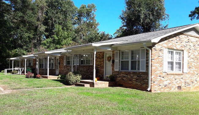 Front of Property - 914 S Main St