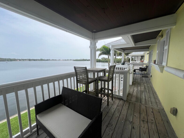 Building Photo - 201 Pompano Dr SE