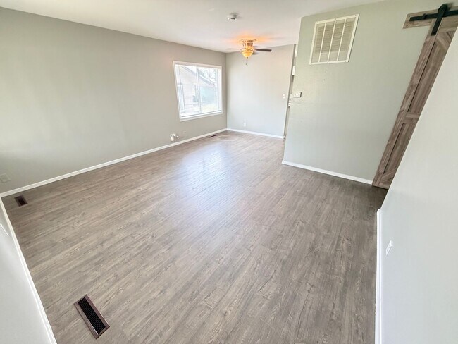 Building Photo - 1255 Montana St