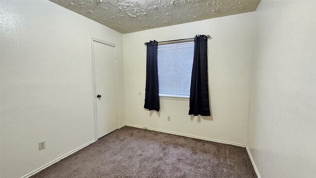Building Photo - 8731 Croteau Dr