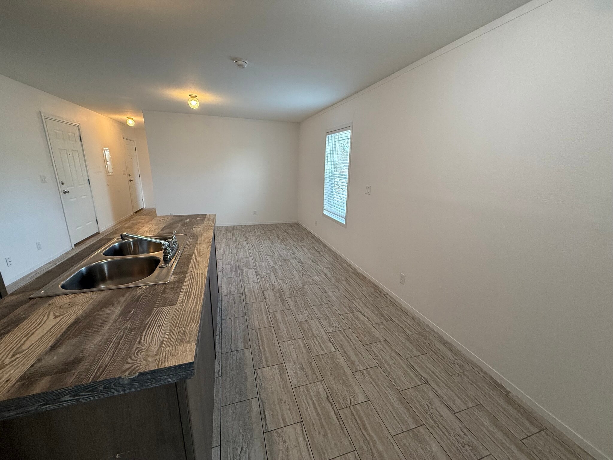 Building Photo - 4 Northglen Dr