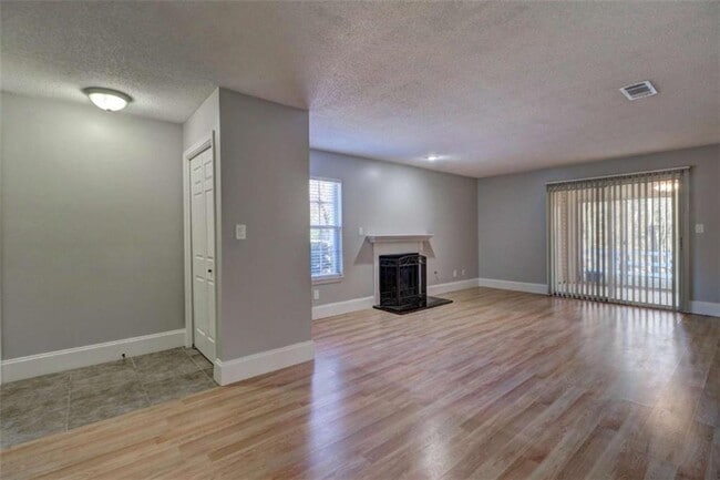 Building Photo - 601 Ridgefield Dr