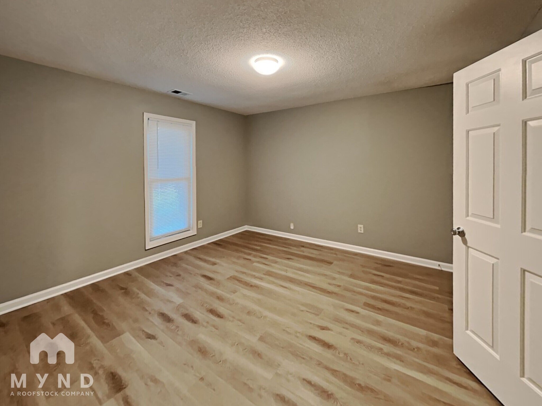 Building Photo - 6718 Lake Point Cir