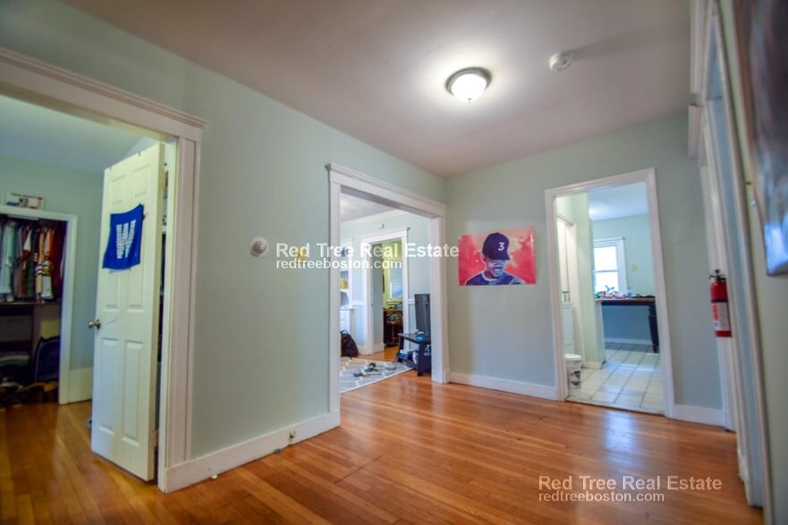 Building Photo - 15 Radnor Rd