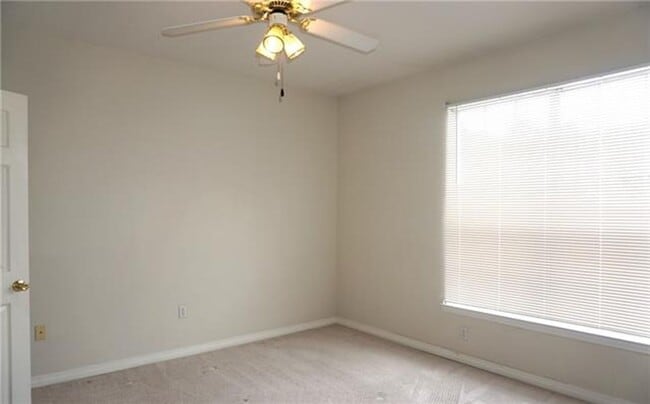 Building Photo - 1 Bedroom, 1 Bathroom Condo, Gated Community