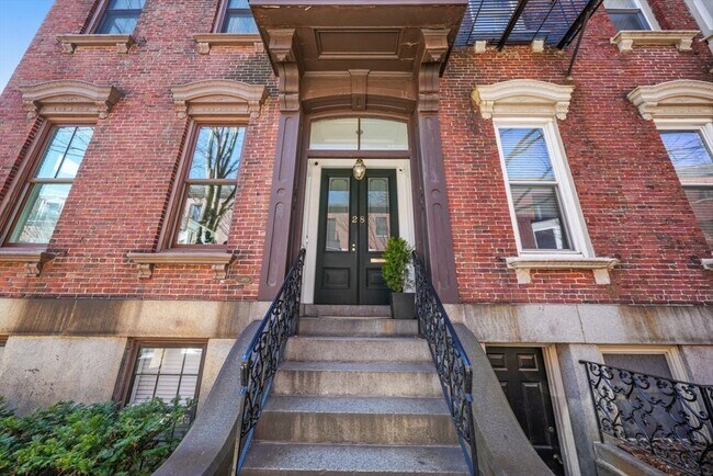 Building Photo - 28 Chestnut St