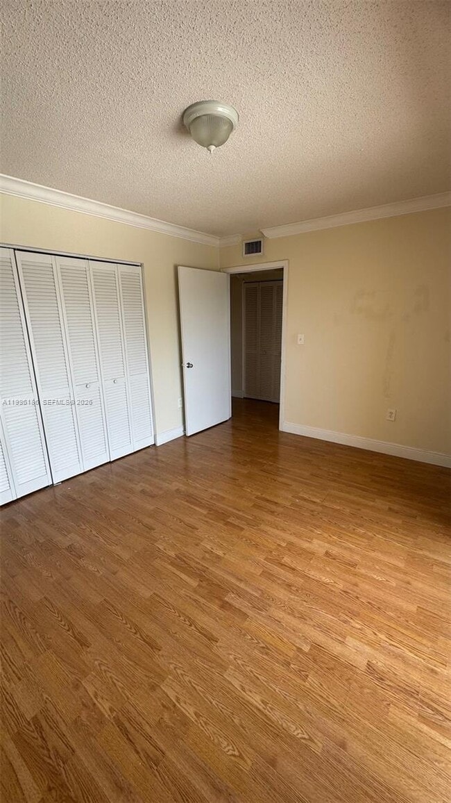 Building Photo - 2441 SW 31st Ave