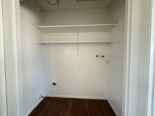 Building Photo - East Palmdale Townhouse