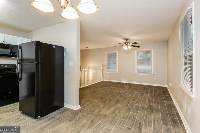 Building Photo - 8807 Crown Ct