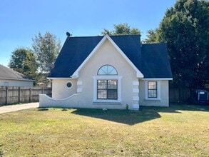 Building Photo - FOR RENT - 4 BR, 2 BA!