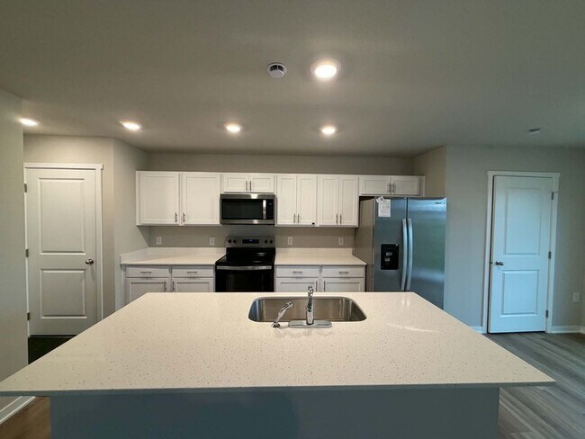 Building Photo - 1405 NE 59th Ln