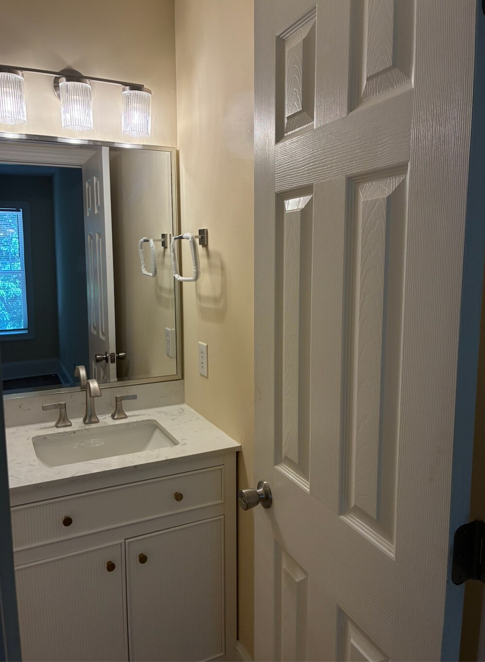 Building Photo - Room in Townhome on Windermere Dr