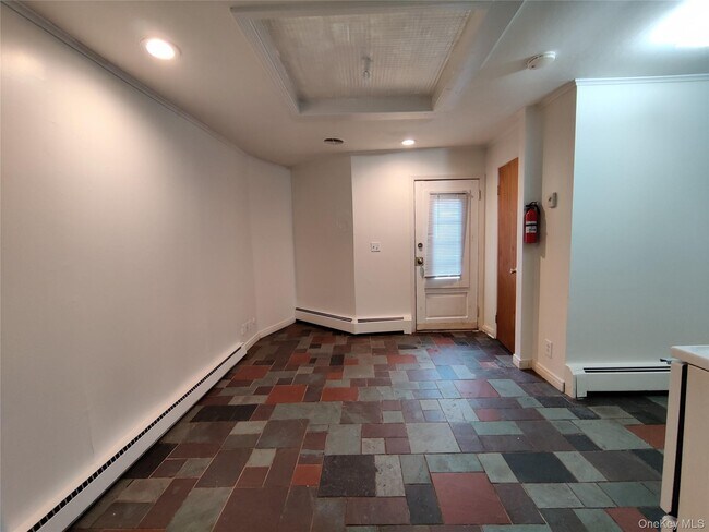 Building Photo - 81 Vineyard Ave