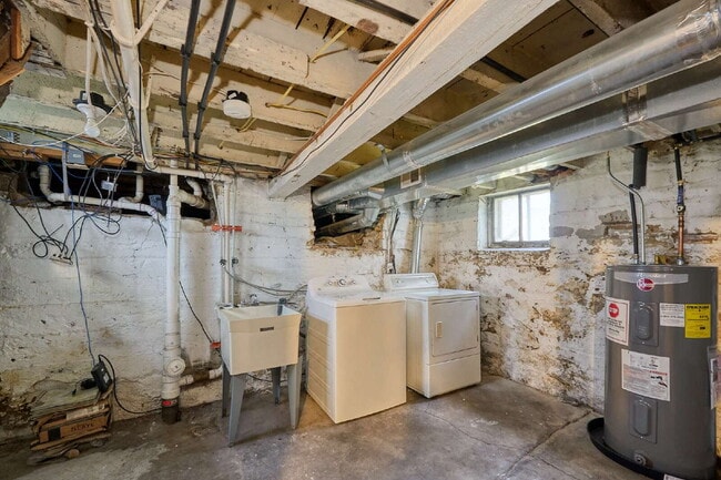 Building Photo - Charming 4-Bedroom Home with Gleaming Hardwood Floors in Vibrant Minneapolis Neighborhood!