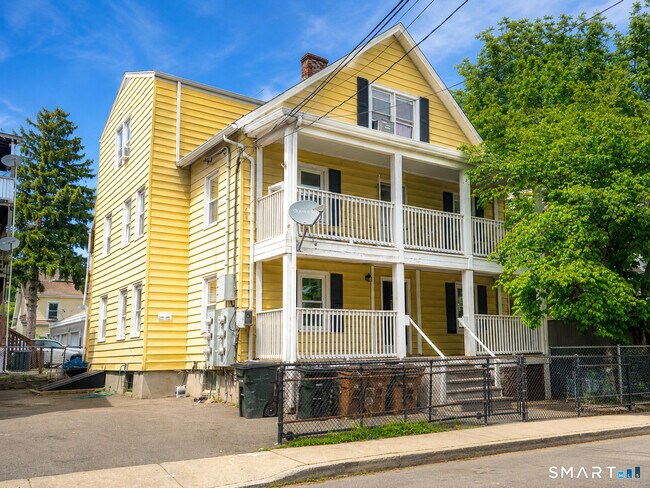 Building Photo - 6 E Walnut St