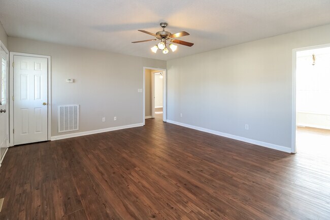 Building Photo - 12 Buck Forest Ln