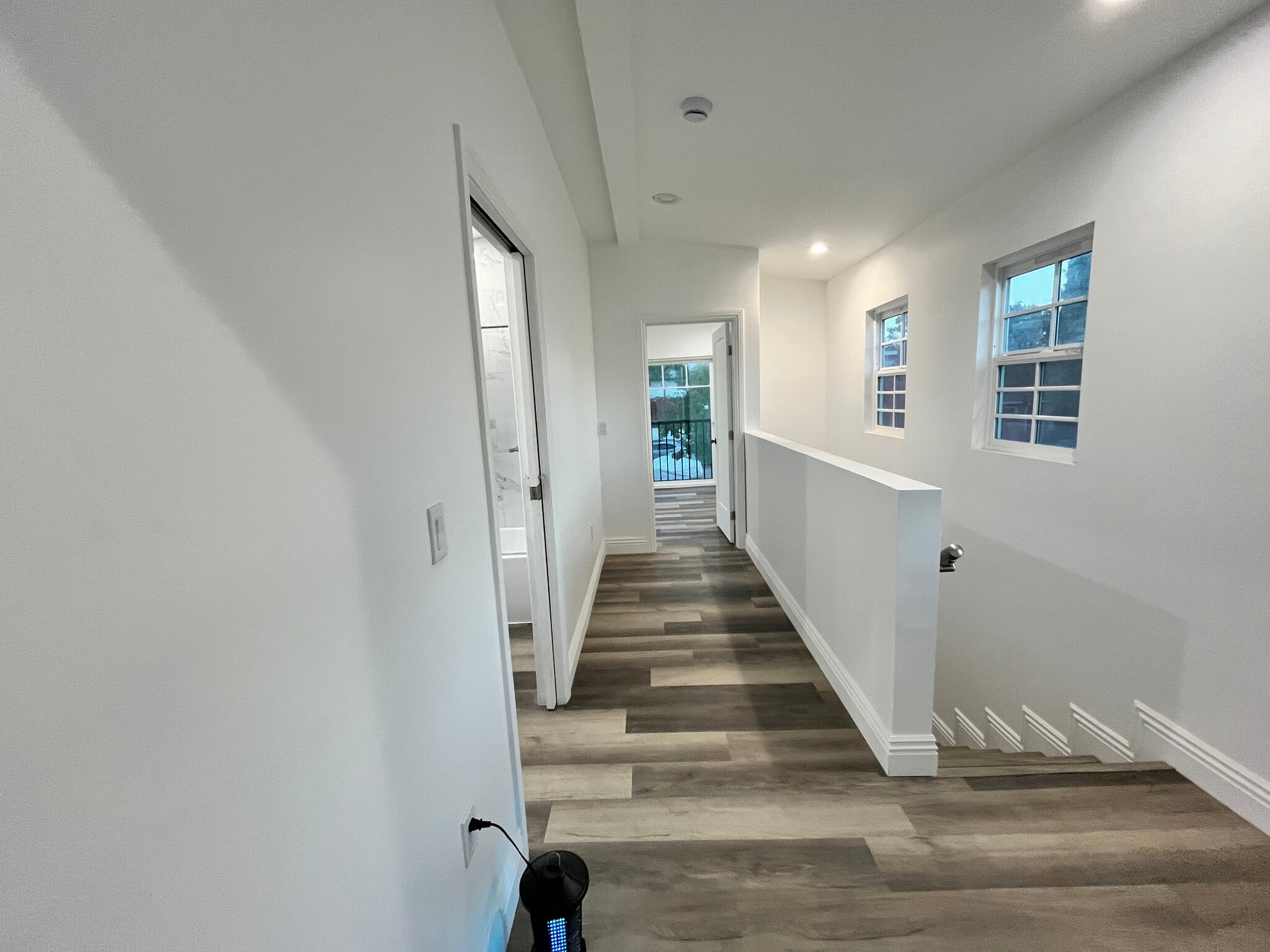 Building Photo - 301 S La Peer Dr