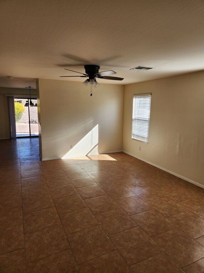 Building Photo - 3bd 2 ba Home in Quiet San Tan Valley