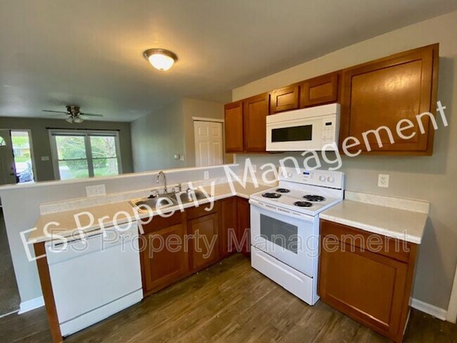 Building Photo - 8070 Chiltern Dr