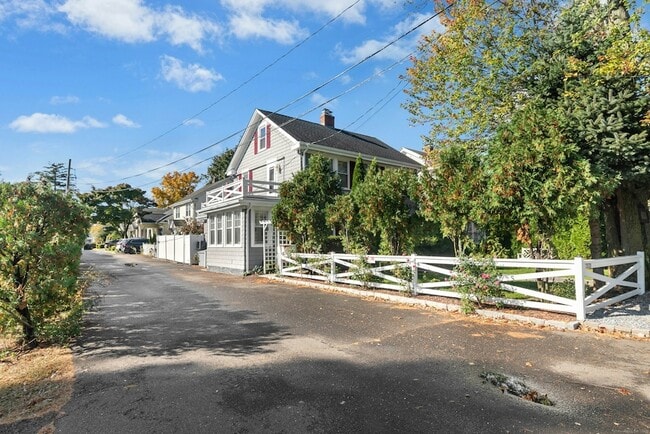Building Photo - 2630 Boston Post Rd