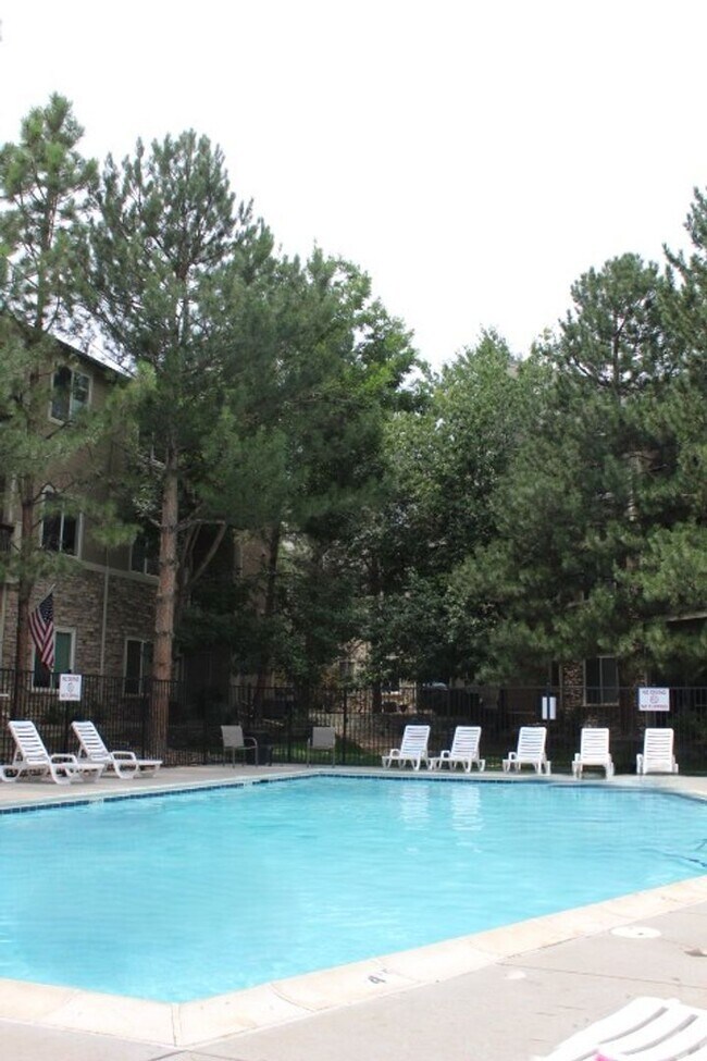 Building Photo - Charming 2 BR/2 BA Condo located in Little...