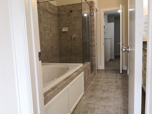 Building Photo - 2710 Hullsmith Dr