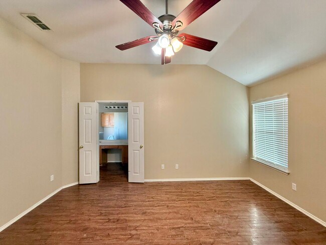 Building Photo - 3 Bedroom, 2 Bathroom Home in Lindale!