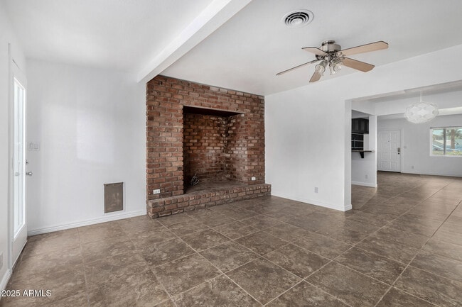 Building Photo - 3726 E Weldon Ave