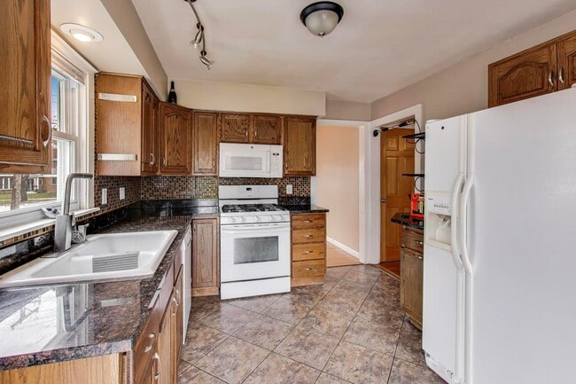 Building Photo - 2537 S Scott St