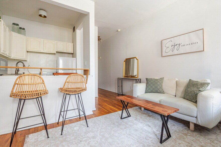 Building Photo - 765 Washington St