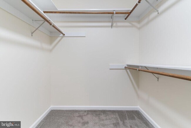 Building Photo - 23240 Rosewood Ct