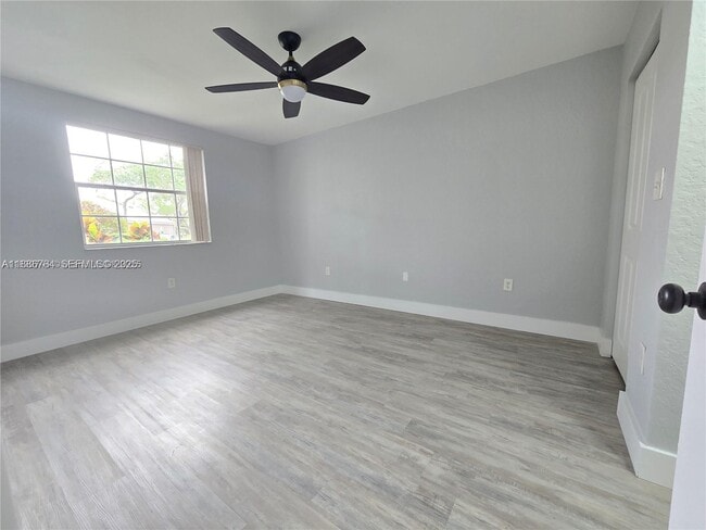 Building Photo - 2831 N Oakland Forest Dr