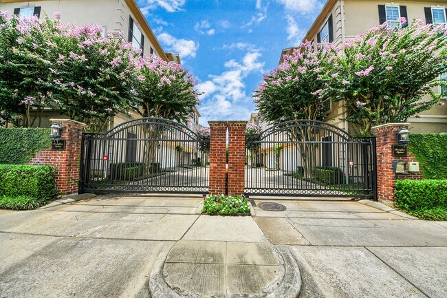 Building Photo - 2930 Brompton Square Dr