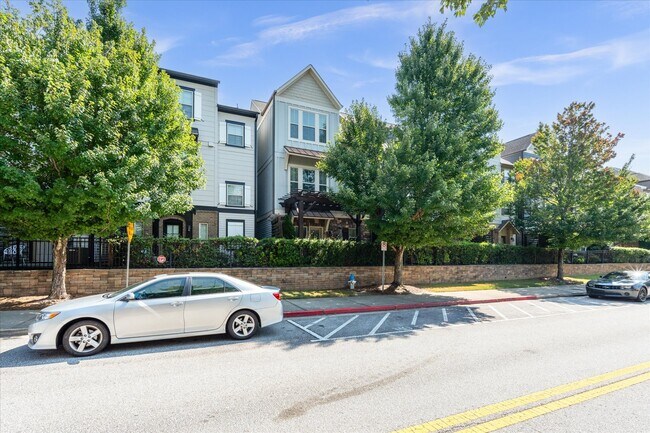 Building Photo - 1024 Moorewood Ln S E
