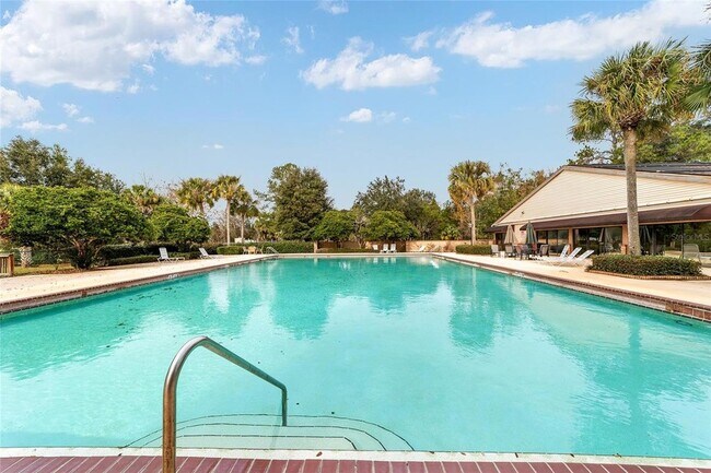 Building Photo - 1706 SW 27th St