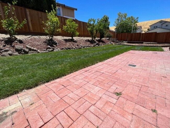 Building Photo - 4200 Buckskin Dr