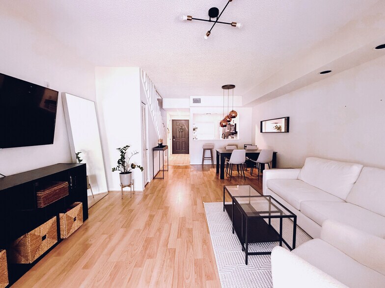 Building Photo - 1018 Woodshire Ln