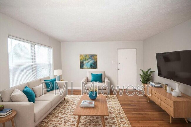 Building Photo - 146 E 19th St