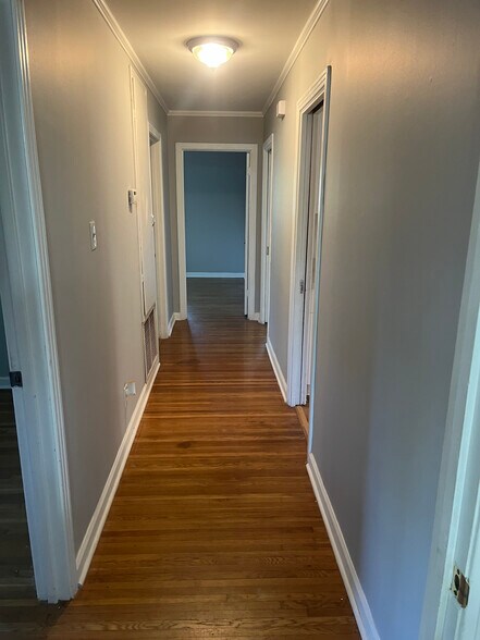 Building Photo - 104 Shady Oaks Dr