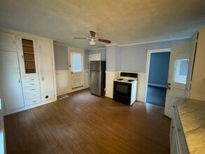 Building Photo - 107 Hanover St