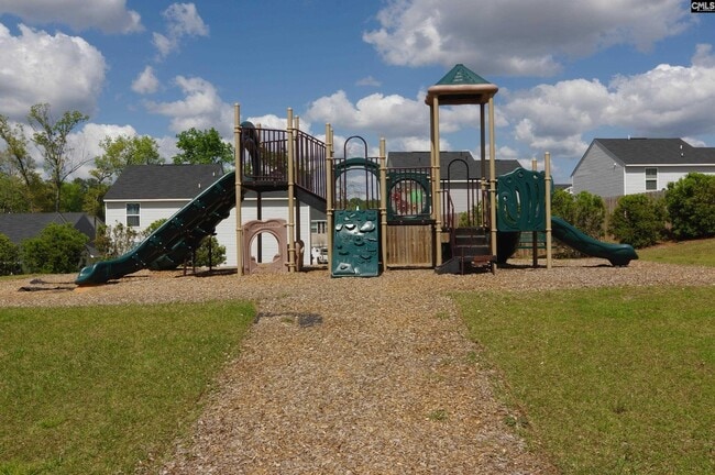 Building Photo - 385 Saskatoon Dr