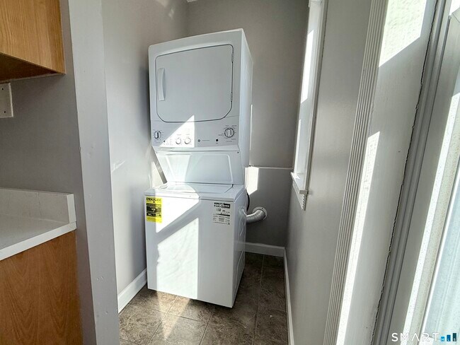 Building Photo - 47 Berkshire Ave