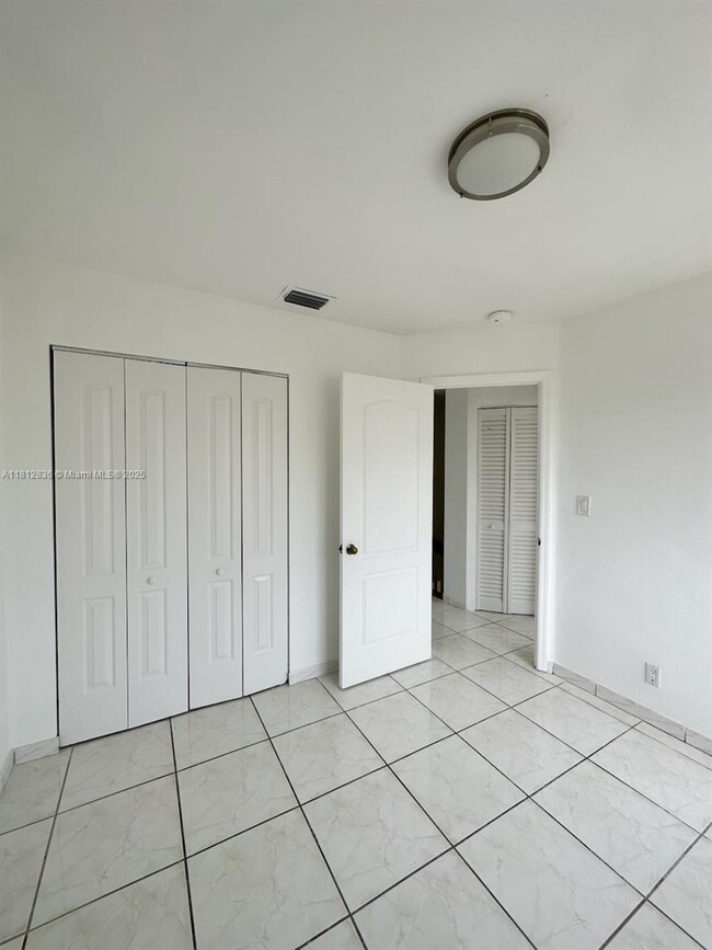 Building Photo - 21300 NE 8th Ct