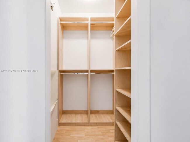 Building Photo - 16565 NE 26th Ave