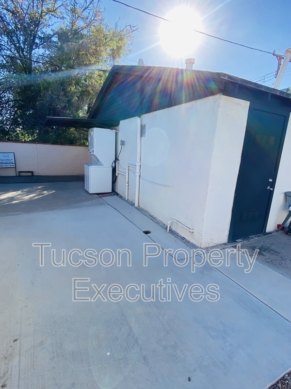 Building Photo - 2126 E Silver St