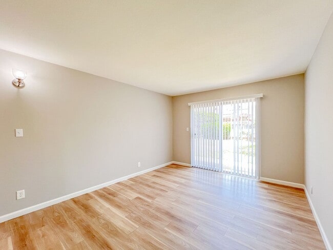 Building Photo - Santa Ana - Gorgeous Interior Remodel 4 be...