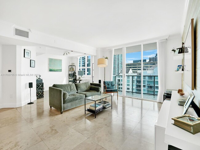 Building Photo - 1155 Brickell Bay Dr